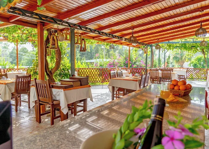 圣尼古拉斯膳食公寓酒店 4*